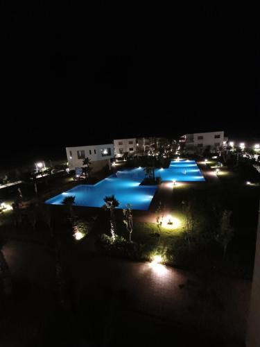 Bazén v ubytování Sidi Rahal Bleu Beach family nebo v jeho okolí