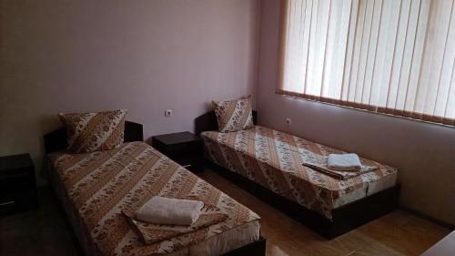 Katil atau katil-katil dalam bilik di Запряновата къща