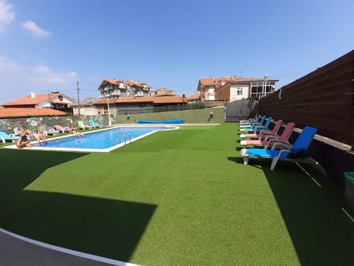Bazén v ubytování Hotel Los Nogales nebo v jeho okolí