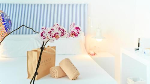 AVANTI Lifestyle Hotel - Only Adults — Bedroom