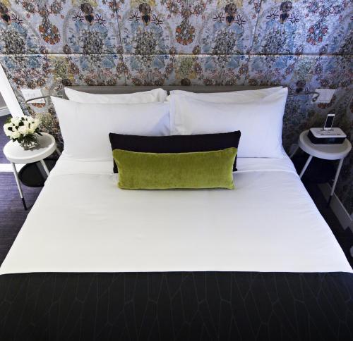 En eller flere senge i et værelse på Dream Midtown, by Hyatt