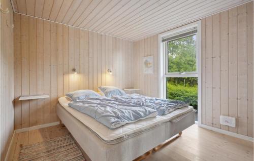 Postel nebo postele na pokoji v ubytování Awesome Home In Sydals With Kitchen