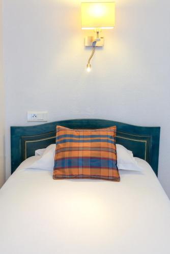 Katil atau katil-katil dalam bilik di Hotel Saint Christophe