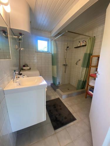 Koupelna v ubytování NyHus, Dragsmur, Mols