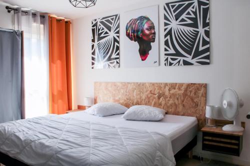 Ένα ή περισσότερα κρεβάτια σε δωμάτιο στο Appartement nouveaux quartier Bologne à deux pas de Mosson, WiFi, climatisation et parking gratuit