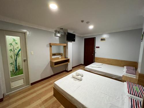 Postel nebo postele na pokoji v ubytování Ging-Ging Tourist Inn