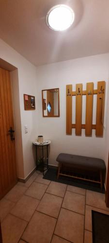 a waiting room with a bench and a mirror at Appartement Margreiter in Niederau