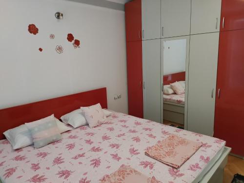 a bedroom with a bed with a pink bedspread at Central apartment in Gevgelija