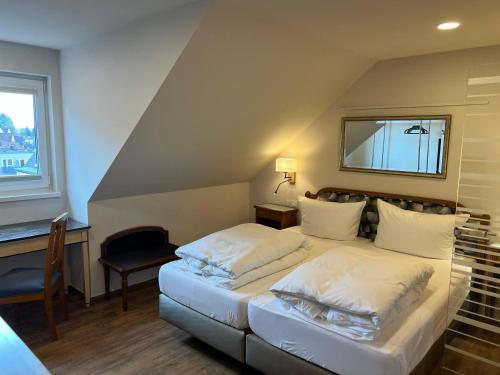 سرير أو أسرّة في غرفة في Organique Residenz