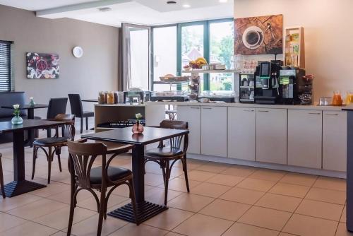 Kuchyň nebo kuchyňský kout v ubytování Hobbit Hotel Mechelen