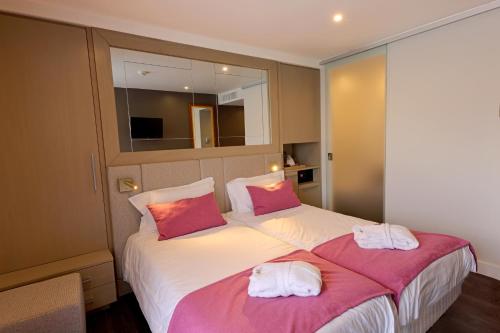 Katil atau katil-katil dalam bilik di Hotel Saint Christophe