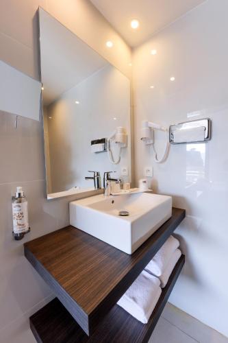 Bilik mandi di Hotel Saint Christophe