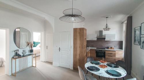 Una cocina o zona de cocina en Appartement T3 à deux pas du centre-ville