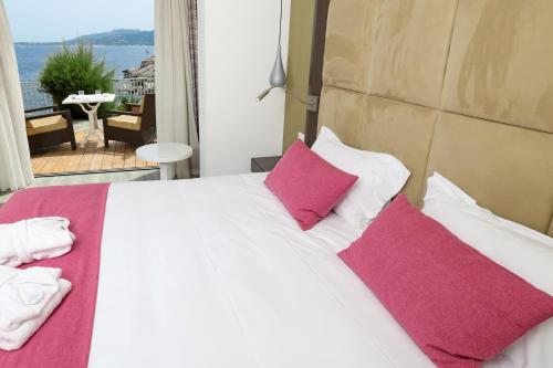 Katil atau katil-katil dalam bilik di Hotel Saint Christophe