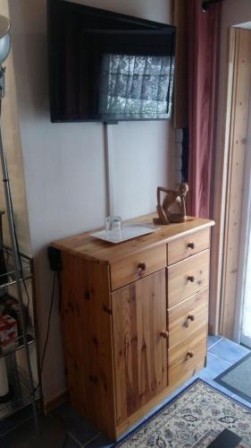 a wooden dresser with a sink on top of it at Gästeapartment Brachelen in Hückelhoven