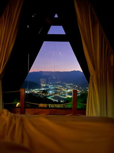Pemandangan gunung umum atau pemandangan gunung yang diambil dari chalet