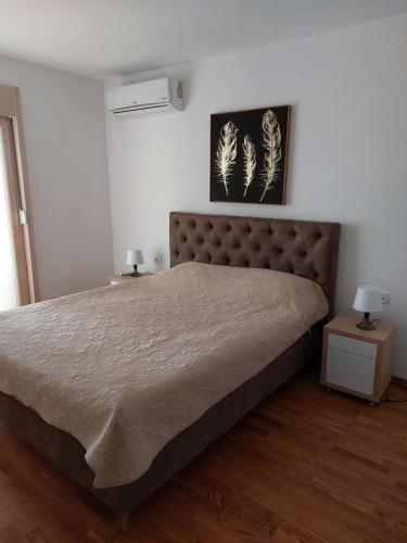 Säng eller sängar i ett rum på Apartman Ema