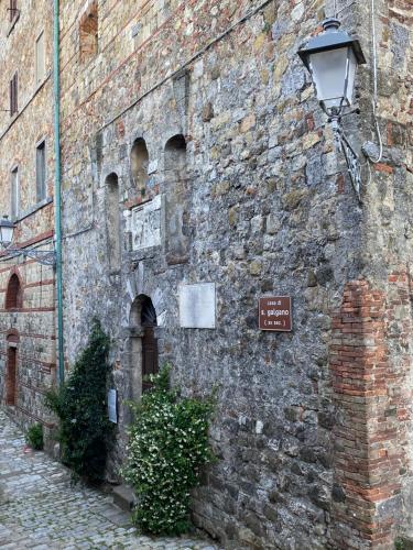 a brick wall with a street light on it at Casa Nonna Rina in Chiusdino