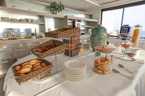 Makanan di atau berdekatan hotel