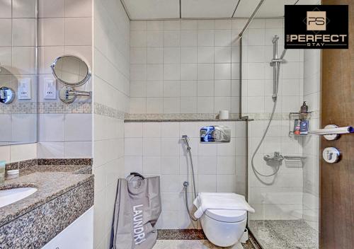 Koupelna v ubytování Modern Apartment By Your Perfect Stay Short Lets with balcony and MARINA VIEWS