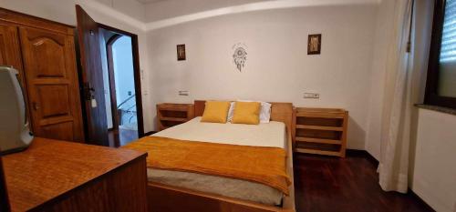 Cama o camas de una habitación en Alojamento Thermal Romano