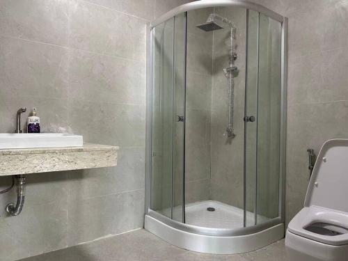 Ένα μπάνιο στο Bophut Luxurious Ocean view Villa