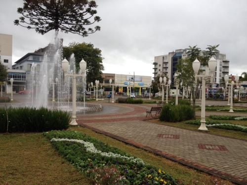 Taman di luar Bebber Hotel