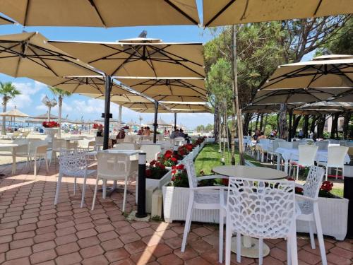 Un restaurant u otro lugar para comer en Villa Pearl of Adriatic