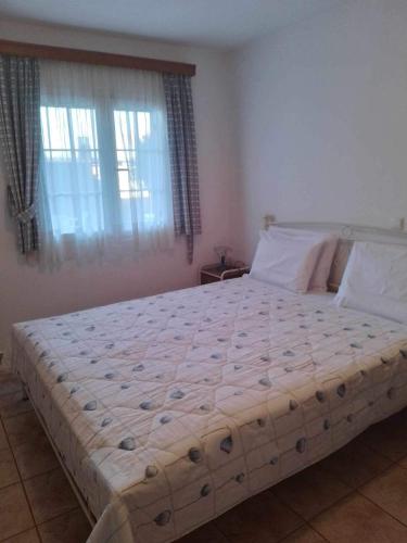 a bedroom with a large bed in a room at Kali’s casa in Karavomylos