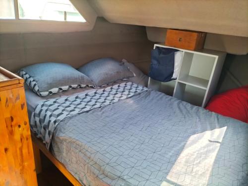 a bedroom with a bed in a small room at Bateau PEARL in Rouen