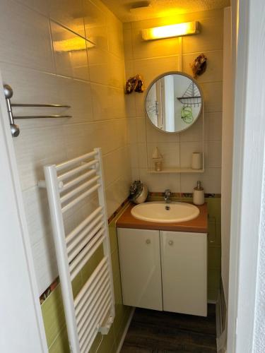 a bathroom with a sink and a mirror at Villa en bord de mer in Pornichet