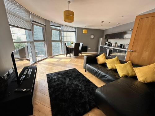 Fantastic and modern city centre flat with FREE parking! photo 10