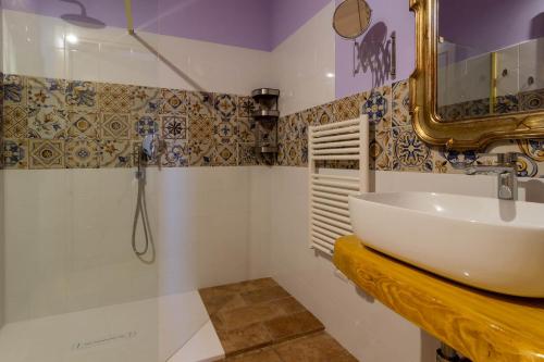 a bathroom with a sink and a shower at La Poggiata in Monterotondo