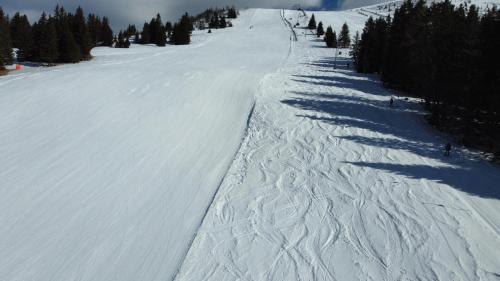 a group of people skiing down a snow covered slope at Chalet Montana Royal XL Koralpe in Hartelsberg