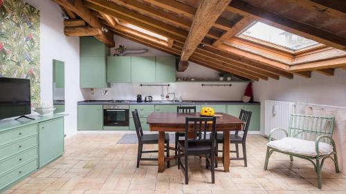 A kitchen or kitchenette at Piazza Maggiore Jungle Bijoux