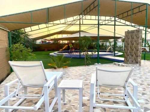 Galería fotográfica de Luxury Farm 2 with Swimming Pool en Al Rahba