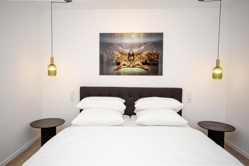 Postel nebo postele na pokoji v ubytování Luxus Ferienwohnung "Mila" mit Moselblick und Garage für Motor- und Fahrräder