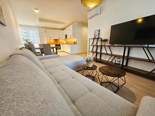3 room Apartment 2x balcony, new building, 21