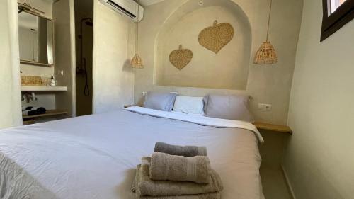 Ένα ή περισσότερα κρεβάτια σε δωμάτιο στο Dona Lola Resort Calahonda Mijas