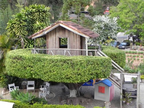 Taman di luar Hotel Bucsky