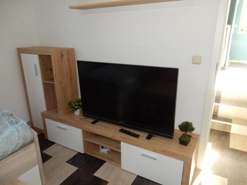TV a/nebo společenská místnost v ubytování Feriengäste und Monteure in der Nähe von Berlin