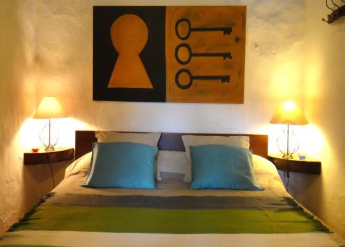 a bedroom with a bed with two lamps on both sides at Finca El Oratorio in Masdache