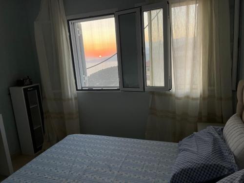 Una cama o camas en una habitación de Apartment for rent Piqeras, Sarande