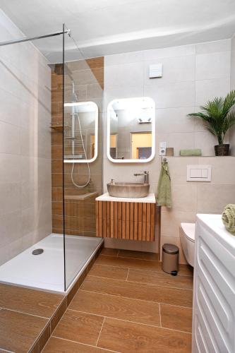 Ein Badezimmer in der Unterkunft Golden Leaf Sladkovskeho