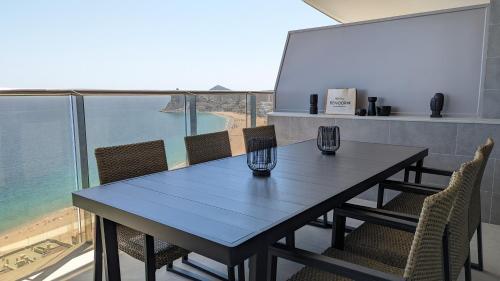 SUNSET CLIFFS stylish apartment photo 25
