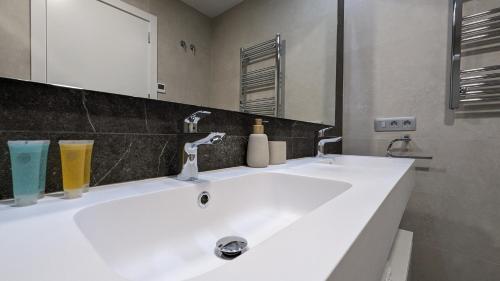 SUNSET CLIFFS stylish apartment photo 15