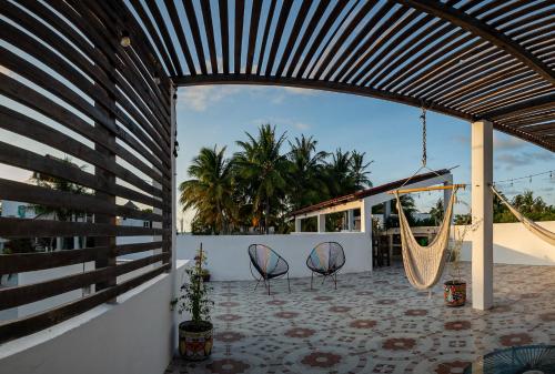 a patio with two chairs and a swing at Beach house in Chuburná