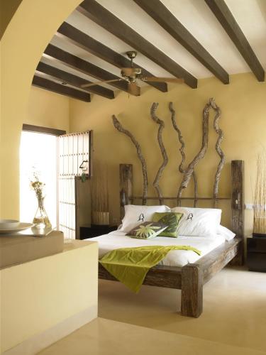 a bedroom with a bed and a ceiling fan at La Almendra y El Gitano in Agua Amarga