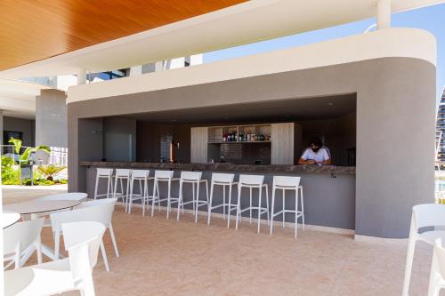 SUNSET CLIFFS stylish apartment photo 32