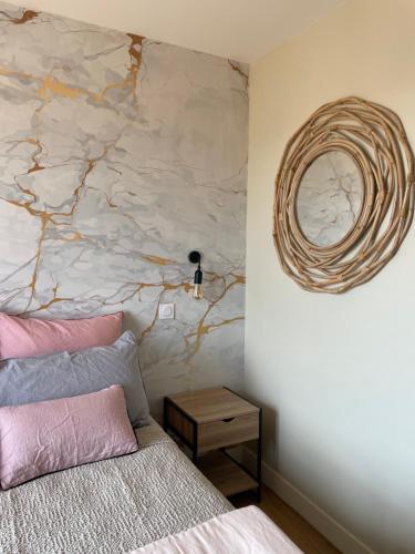 a bedroom with a bed and a marble wall at Chambre d'hôtes avec Jacuzzi Ventoux Cocoon in Bédoin